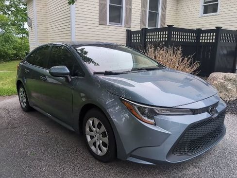 Used 2022 Toyota Corolla LE FWD image 1