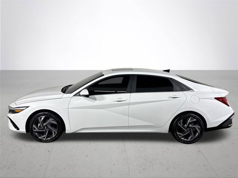 Used 2024 Hyundai Elantra Limited FWD image 9