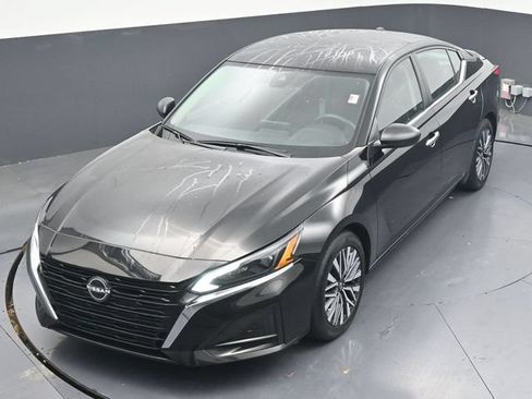 Used 2024 Nissan Altima 2.5 SV FWD image 39