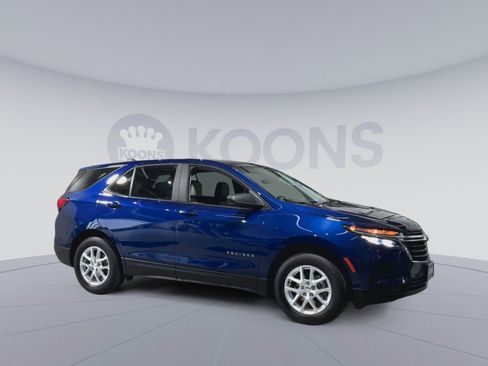 Used 2023 Chevrolet Equinox LS w/ Driver Confidence II Package FWD image 2