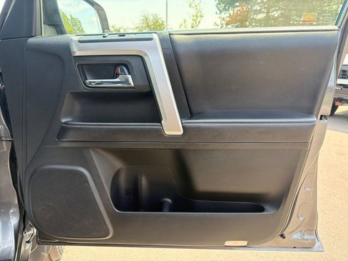 Used 2018 Toyota 4Runner SR5 AWD/4WD image 11