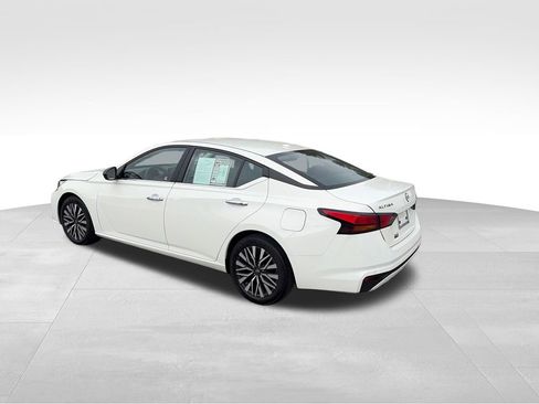 Used 2025 Nissan Altima 2.5 SV FWD image 4