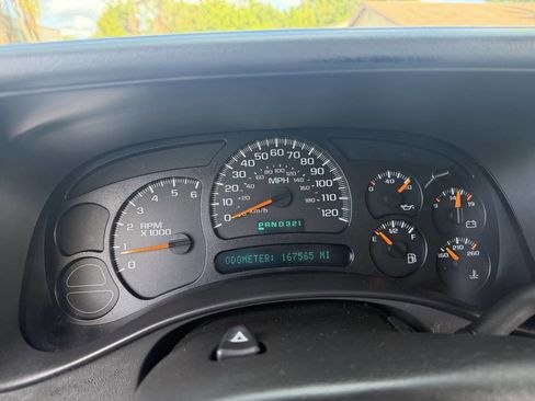 Used 2005 Chevrolet Suburban Z71 w/ Preferred Equipment Group image 18