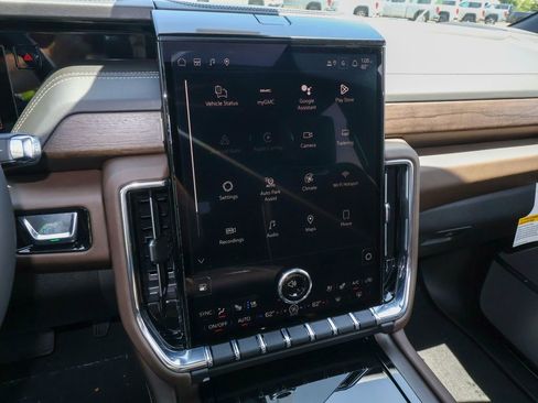 New 2026 GMC Yukon Denali Ultimate w/ LPO, Floor Liner Package AWD/4WD image 19