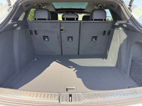 Used 2025 Porsche Macan image 34