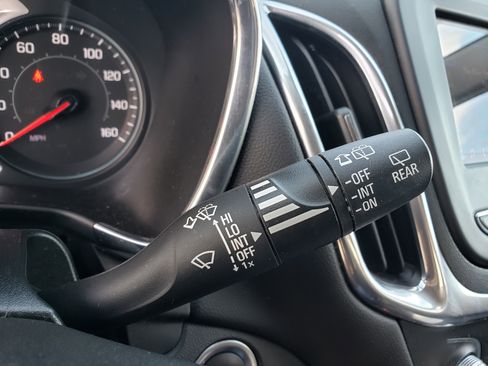 Used 2022 Chevrolet Equinox LT w/ Driver Convenience Package image 18