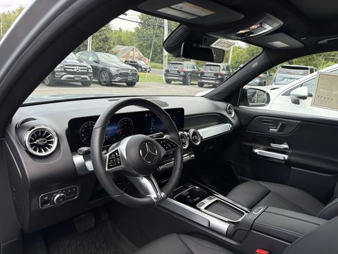 Used 2026 Mercedes-Benz GLB 250 4MATIC image 9