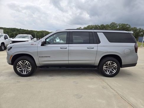 Used 2025 Chevrolet Suburban Z71 AWD/4WD image 5
