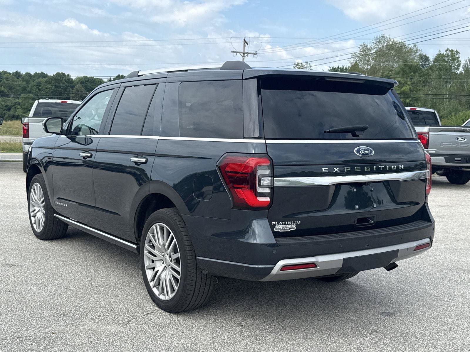 Used 2024 Ford Expedition Platinum AWD/4WD image 5