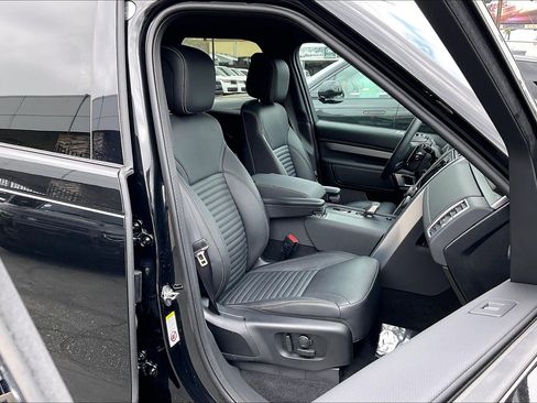 Used 2025 Land Rover Discovery Dynamic SE AWD/4WD image 7