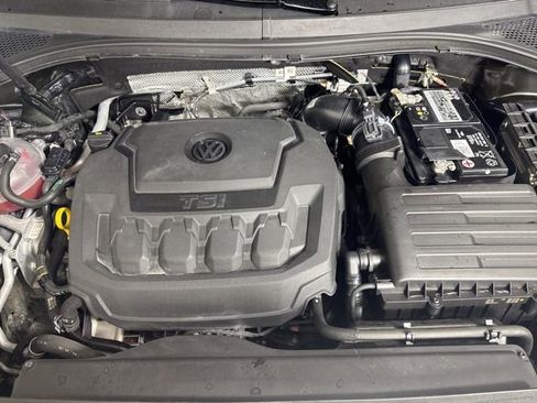 Certified 2023 Volkswagen Tiguan SE R-Line image 9