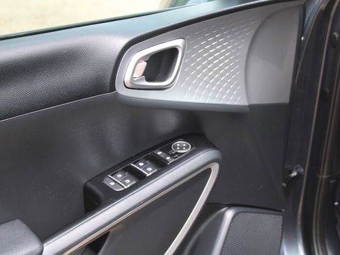 Certified 2025 Kia Soul LX FWD image 18
