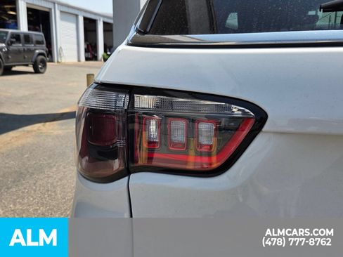 Used 2025 Jeep Compass Latitude AWD/4WD image 21