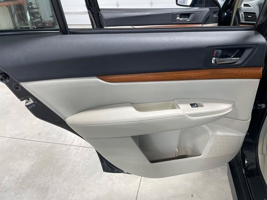 Used 2013 Subaru Outback 2.5i Limited w/ Moonroof Pkg AWD/4WD image 15