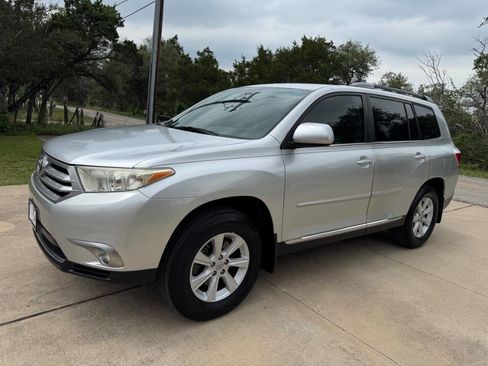 Used 2013 Toyota Highlander Plus FWD image 5