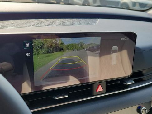 New 2026 Kia Carnival EX FWD image 32