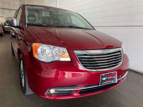 Used 2015 Chrysler Town & Country Touring-L w/ Driver Convenience Group FWD image 8