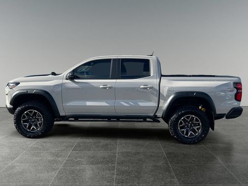 Used 2026 Chevrolet Colorado ZR2 w/ Technology Package AWD/4WD image 4