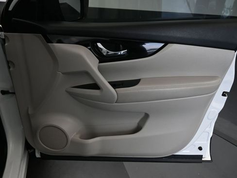 Used 2022 Nissan Rogue Sport SV w/ Technology Package image 36