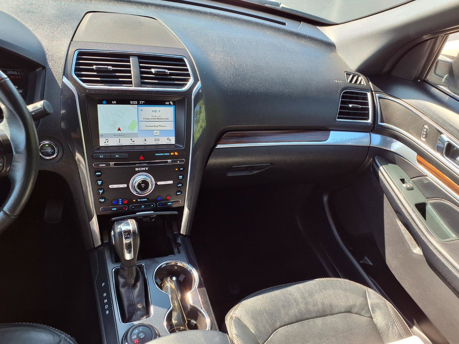 Used 2018 Ford Explorer Limited AWD/4WD image 3