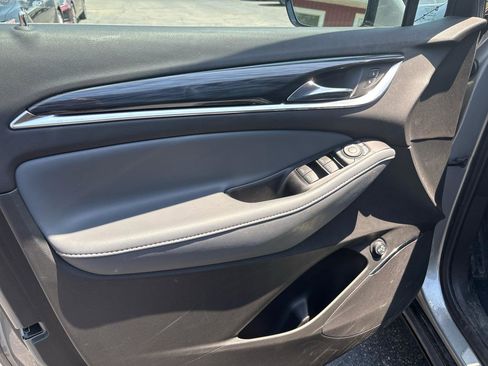 Used 2023 Buick Enclave Essence FWD image 9