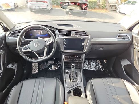 Used 2024 Volkswagen Tiguan SE image 7