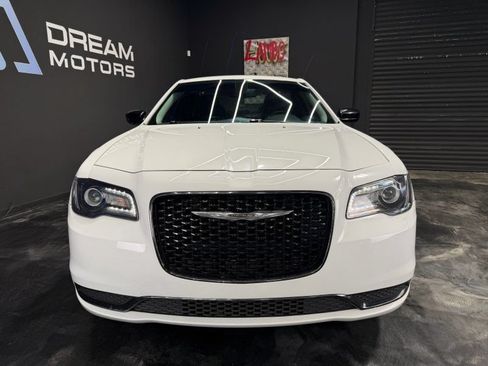 Used 2019 Chrysler 300 Touring w/ Sport Appearance Package RWD image 2