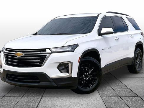 Used 2023 Chevrolet Traverse LT FWD image 1