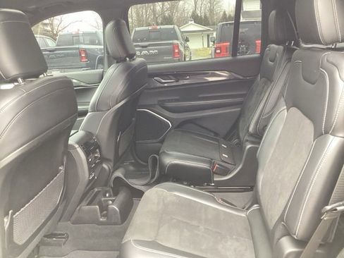 Used 2021 Jeep Grand Cherokee L Laredo image 16