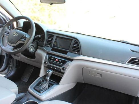 Used 2017 Hyundai Elantra SE FWD image 12