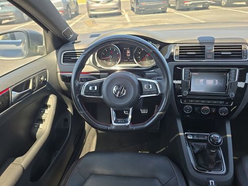Used 2017 Volkswagen Jetta GLI FWD image 11