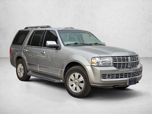 Used 2008 Lincoln Navigator 4WD image 2