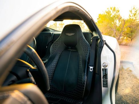 Used 2015 Aston Martin Vanquish Coupe image 26