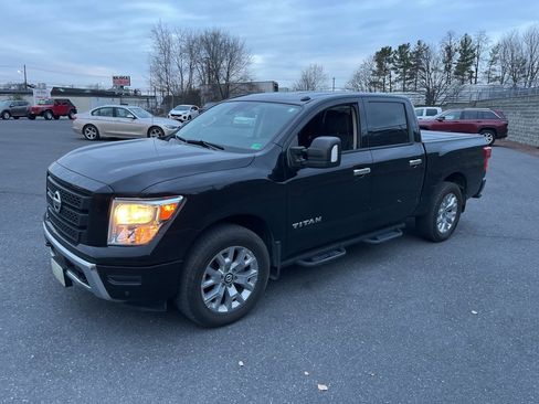 Used 2021 Nissan Titan SV w/ SV Convenience Package image 4