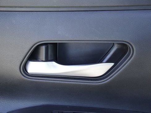 Used 2025 Nissan Kicks SV w/ Charging Package FWD image 8