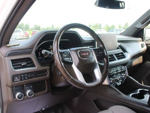 Used 2022 GMC Yukon XL SLT w/ SLT Premium Package RWD image 28