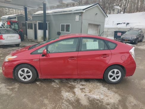 Used 2014 Toyota Prius Five image 3