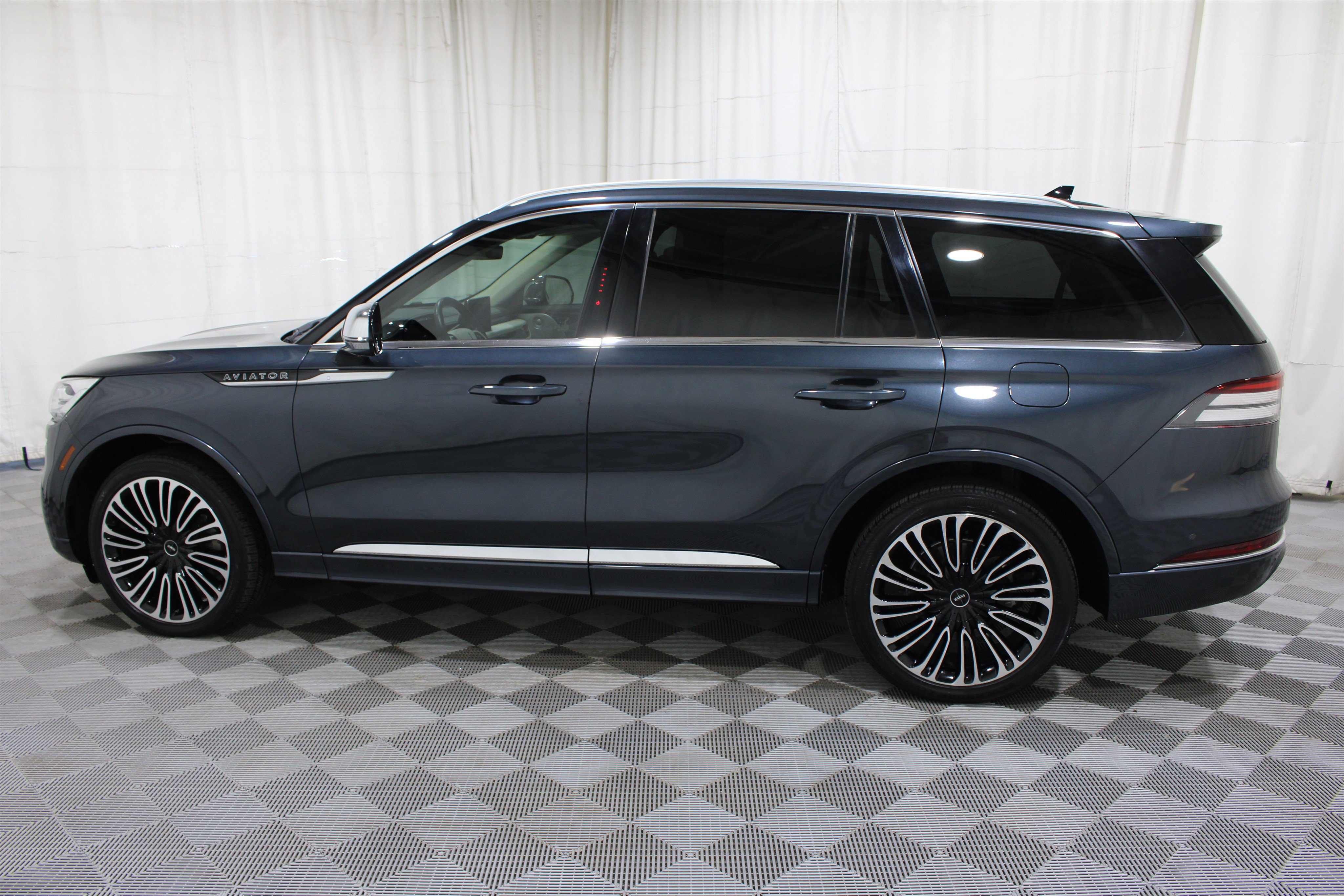 Used 2021 Lincoln Aviator Black Label w/ Dynamic Handling Package AWD/4WD image 36