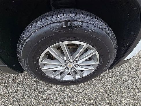 Used 2023 Chevrolet Traverse LT image 55