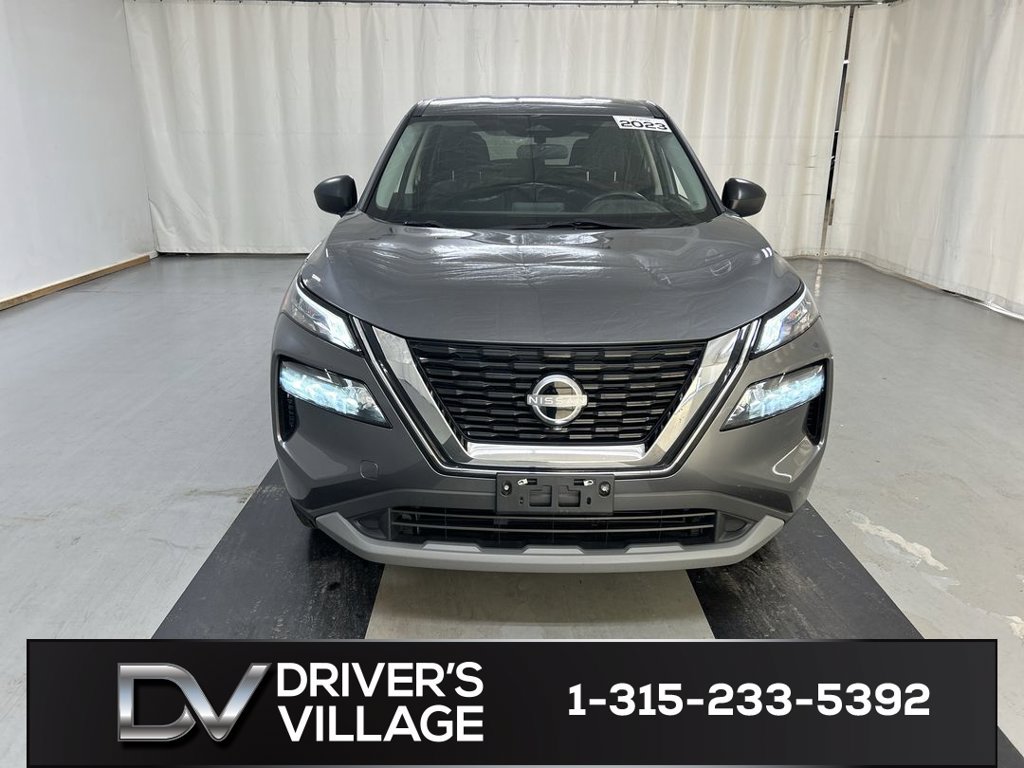 Used 2023 Nissan Rogue S AWD/4WD image 3