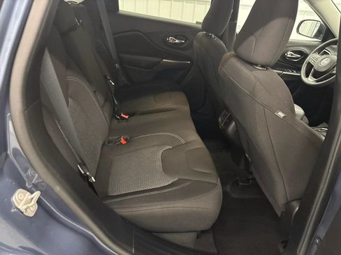 Used 2021 Jeep Cherokee Latitude FWD image 42