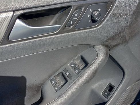 Used 2017 Volkswagen Jetta S w/ Jetta S Cold Weather Package FWD image 12
