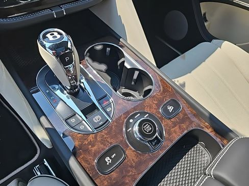 New 2024 Bentley Bentayga Extended Wheelbase image 24