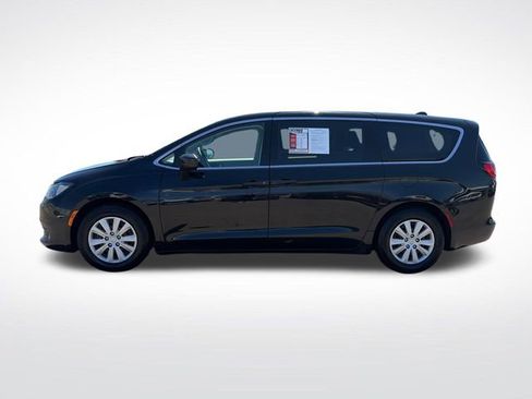 Used 2019 Chrysler Pacifica L FWD image 3