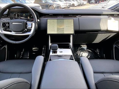 New 2026 Land Rover Range Rover Long Wheelbase SE image 7