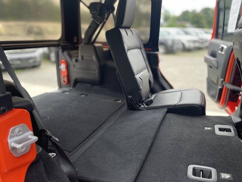 Used 2018 Jeep Wrangler Unlimited Rubicon AWD/4WD image 25