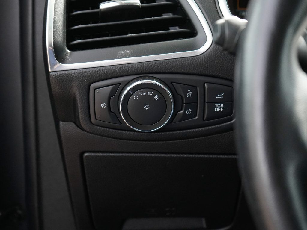 Used 2021 Ford Edge Titanium FWD image 16