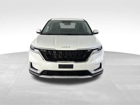 Certified 2024 Kia Carnival LX FWD image 3
