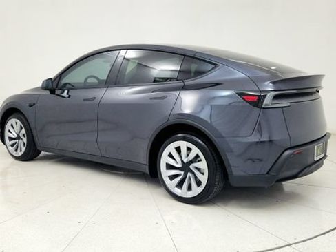 Used 2026 Tesla Model Y Long Range RWD image 7