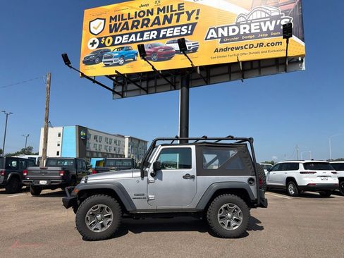 Used 2016 Jeep Wrangler Sport w/ Connectivity Group AWD/4WD image 2